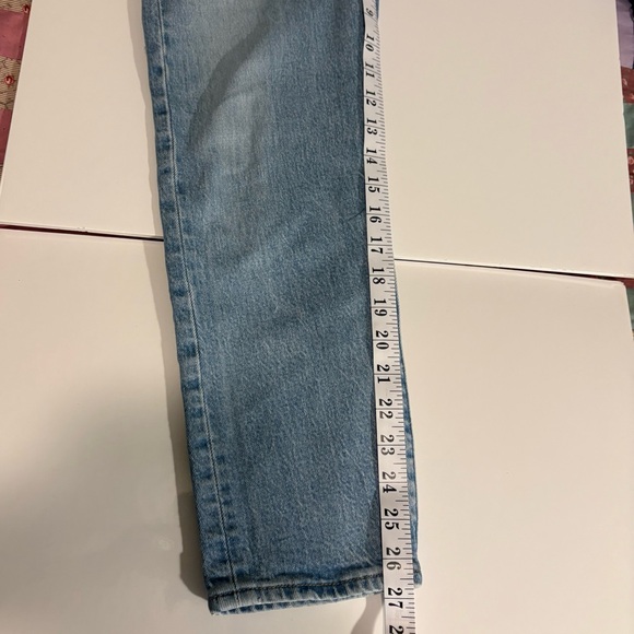 Levi's Women's Light washed Blue Jeans. Sz 27, Inseam 26.5 and button fly. - Picture 15 of 15